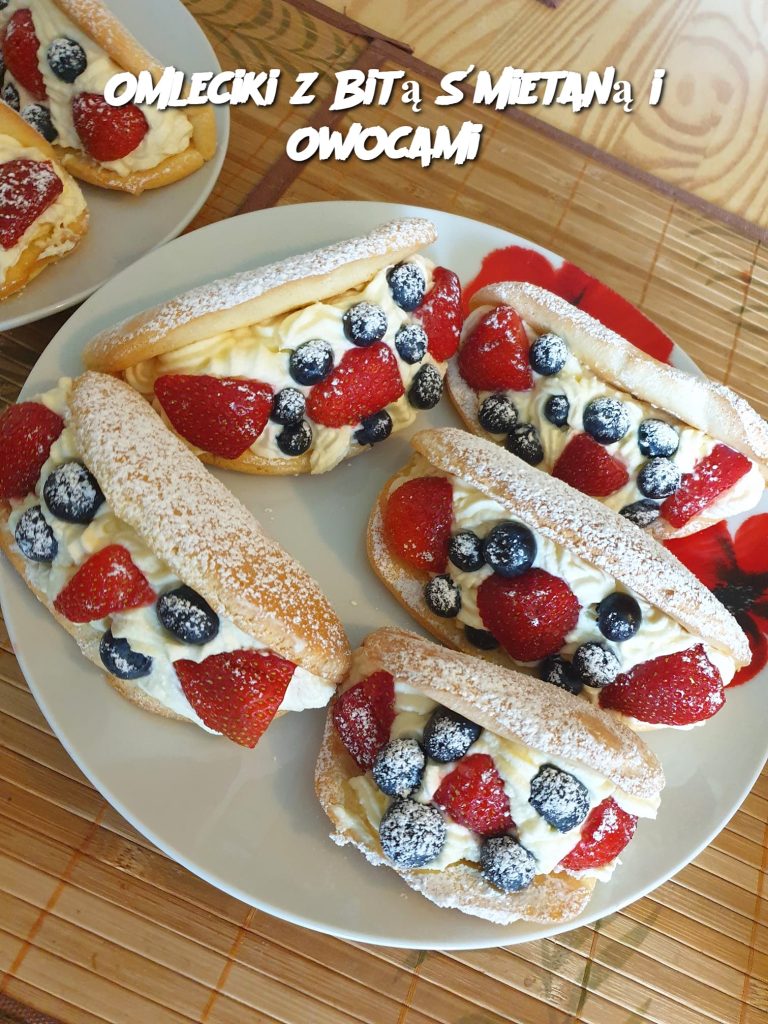 Omleciki z Bitą Śmietaną i Owocami