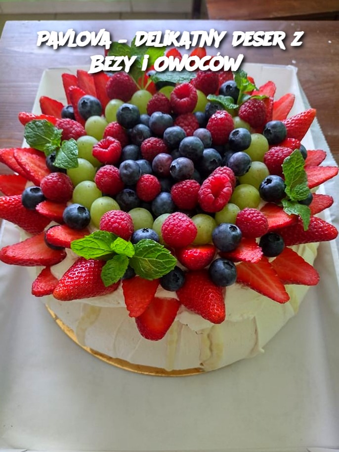 Pavlova – Delikatny Deser z Bezy i Owoców