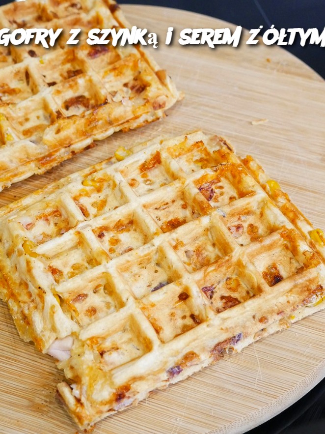 Gofry z szynką i serem żółtym